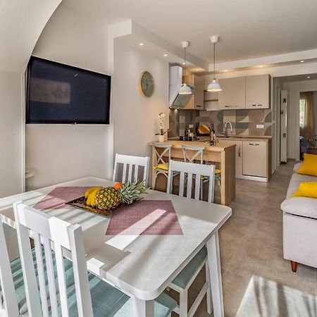 New Two Bedroom Apartment Maloni Pola Esterno foto