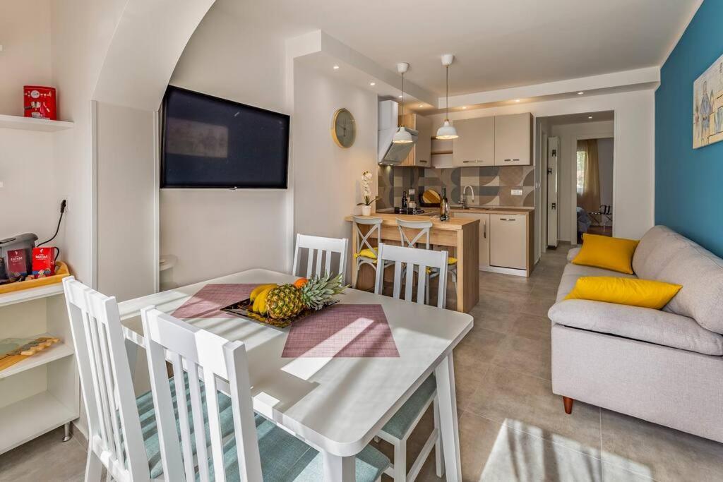 New Two Bedroom Apartment Maloni Pola Esterno foto