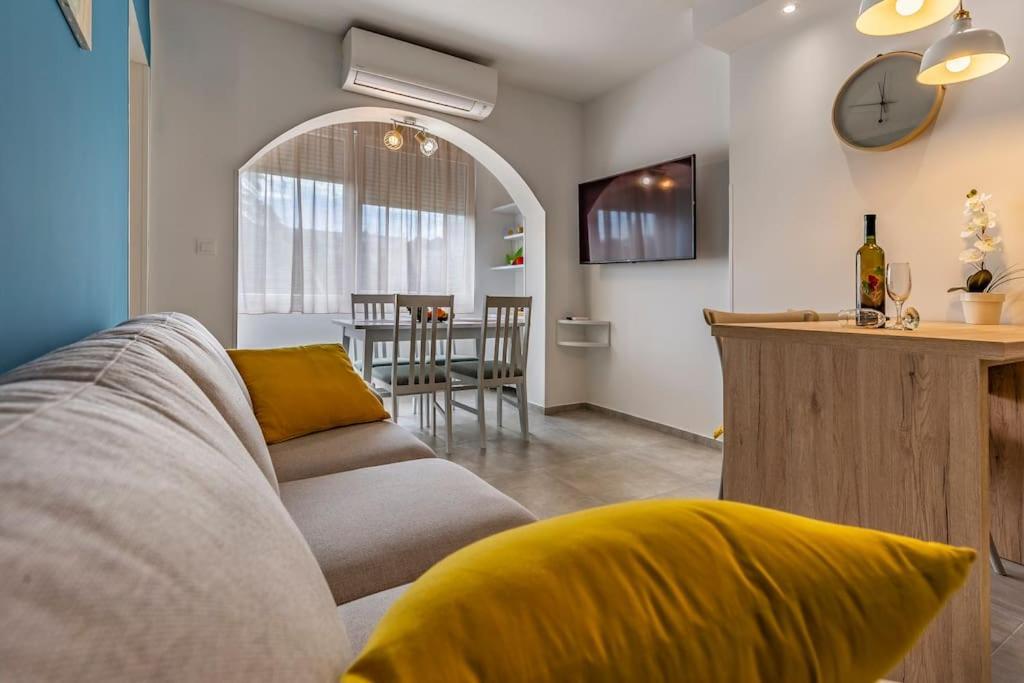 New Two Bedroom Apartment Maloni Pola Esterno foto